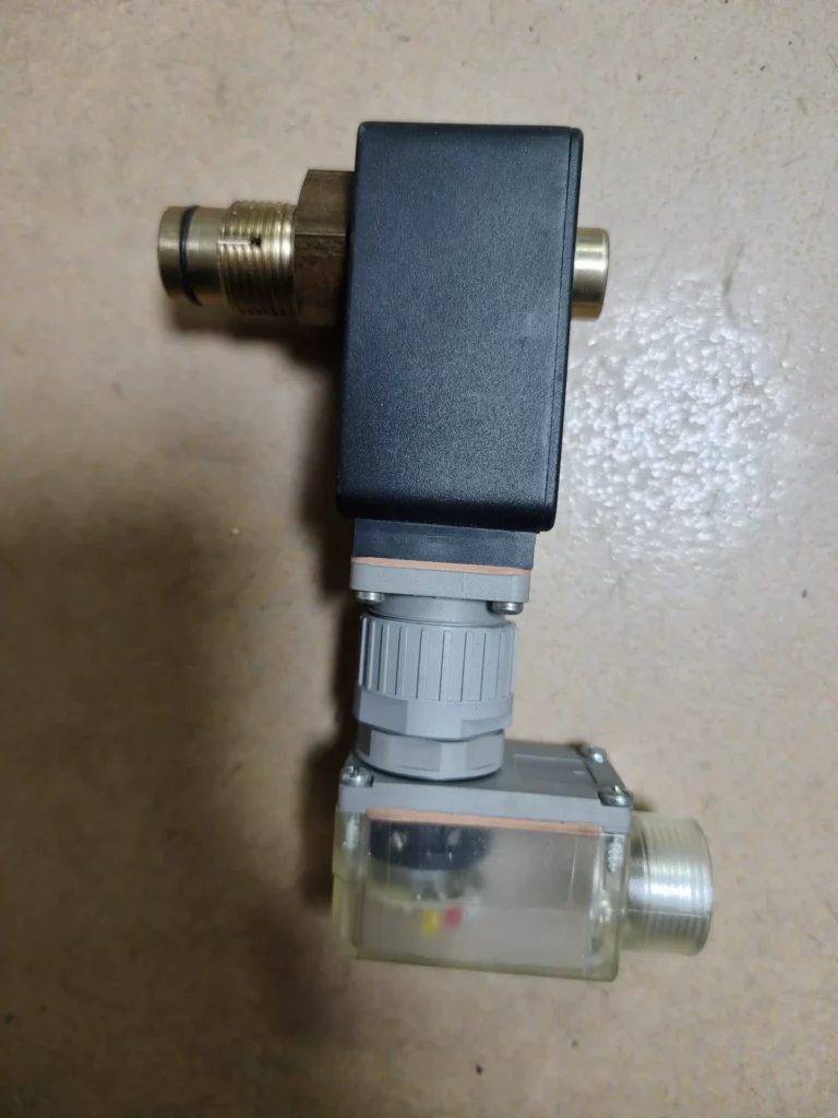 Parker Solenoid Valve S04394 thumbnail