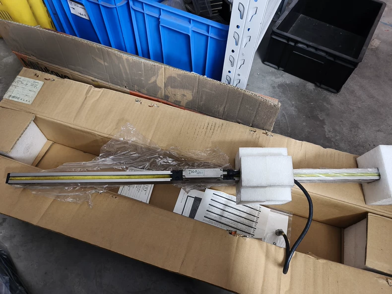 Mitutoyo Linear Scale Encoder AT553-700-SC thumbnail