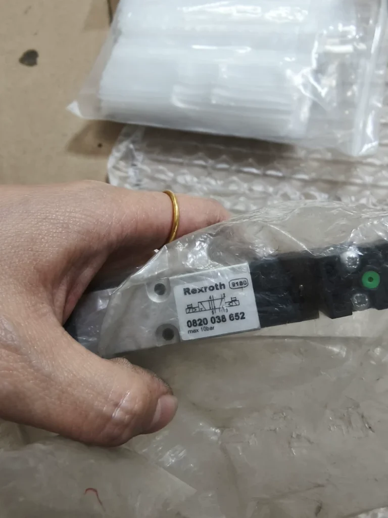 Bosch Rexroth Solenoid Valve 0820038652 thumbnail
