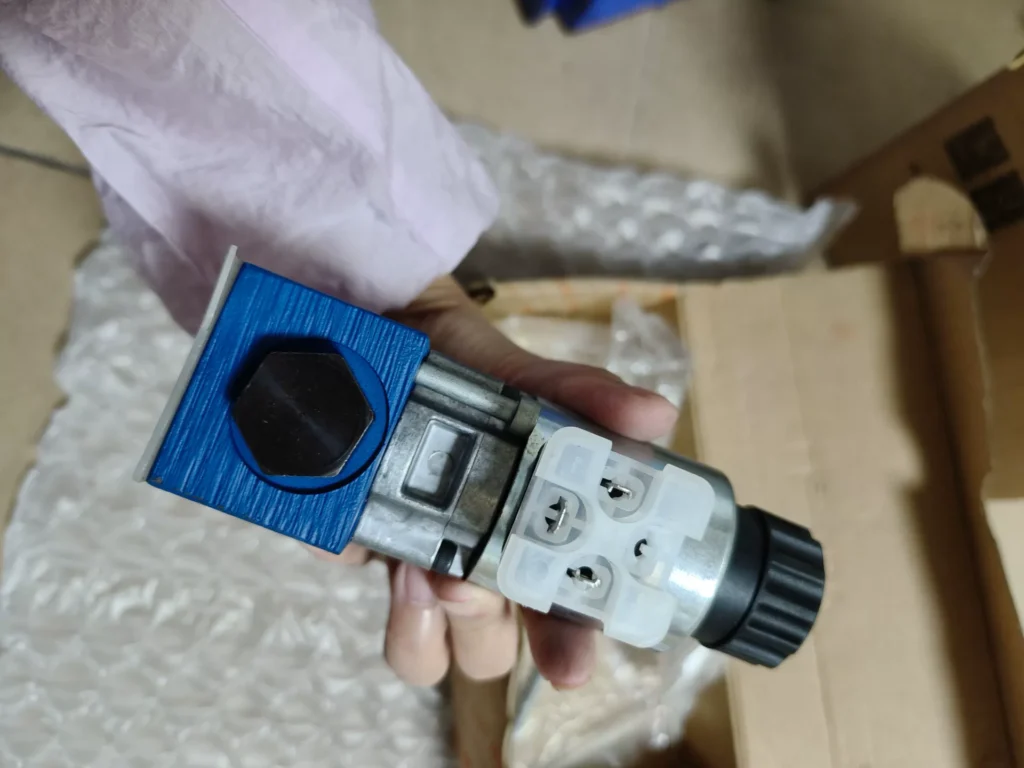 Bosch Rexroth Valve R900566273 thumbnail