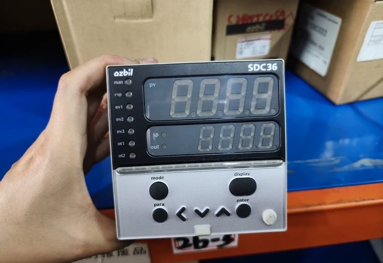 Azbil Temperature Controller SDC36 / C36TC0UA1000