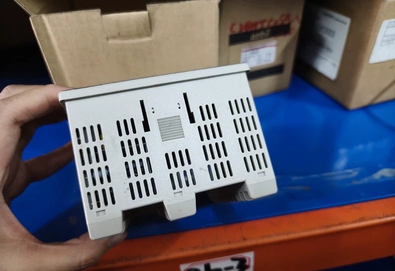 Azbil Temperature Controller SDC36 / C36TC0UA1000 thumbnail