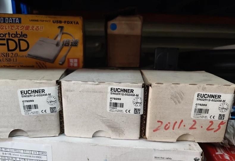 Euchner Limit Switch SN02R12-502-AM-M / 079289 thumbnail