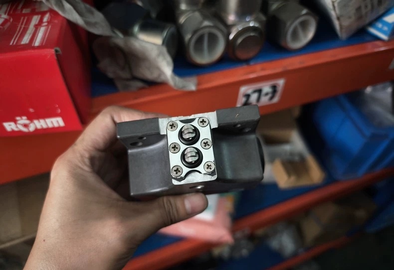 Euchner Limit Switch SN02R12-502-AM-M / 079289 thumbnail