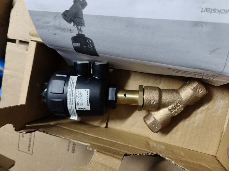 Bürkert Pneumatic Angle Seat Valve 00001252 thumbnail
