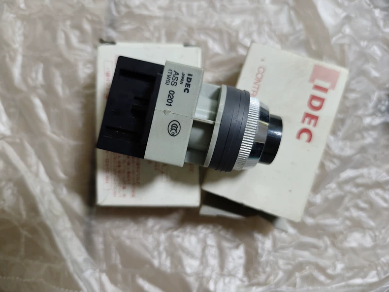 IDEC Rotary Selector Switch ASS3320N thumbnail