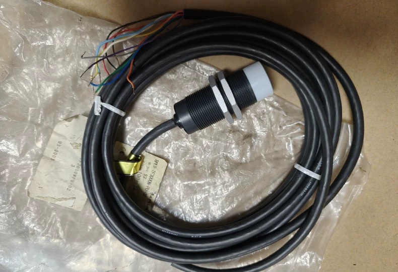 B&PLUS Non-Contact Sensor RPE8-TF3000N-PU-02 thumbnail