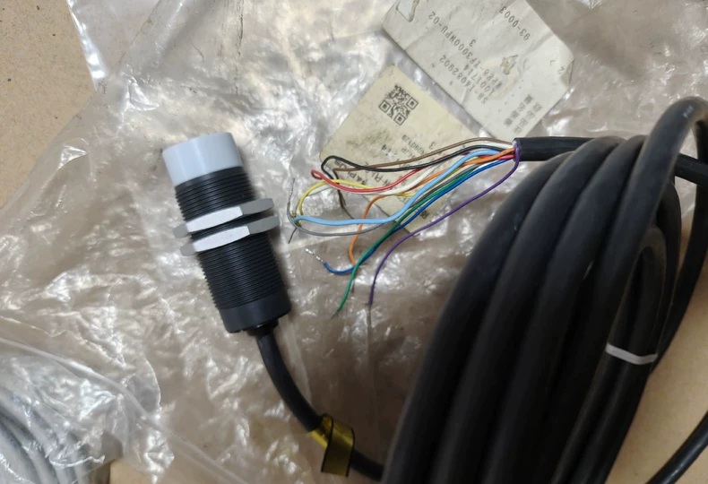 B&PLUS Non-Contact Sensor RPE8-TF3000N-PU-02 thumbnail