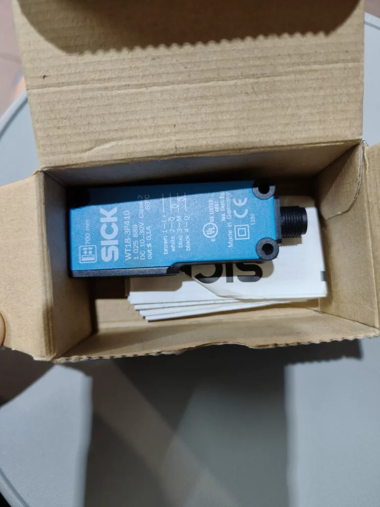 SICK Photoelectric Sensor WT18-3P410 thumbnail