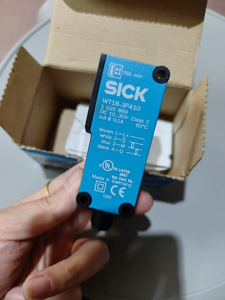 SICK Photoelectric Sensor WT18-3P410 thumbnail