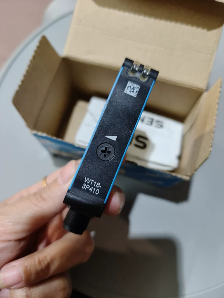 SICK Photoelectric Sensor WT18-3P410 thumbnail