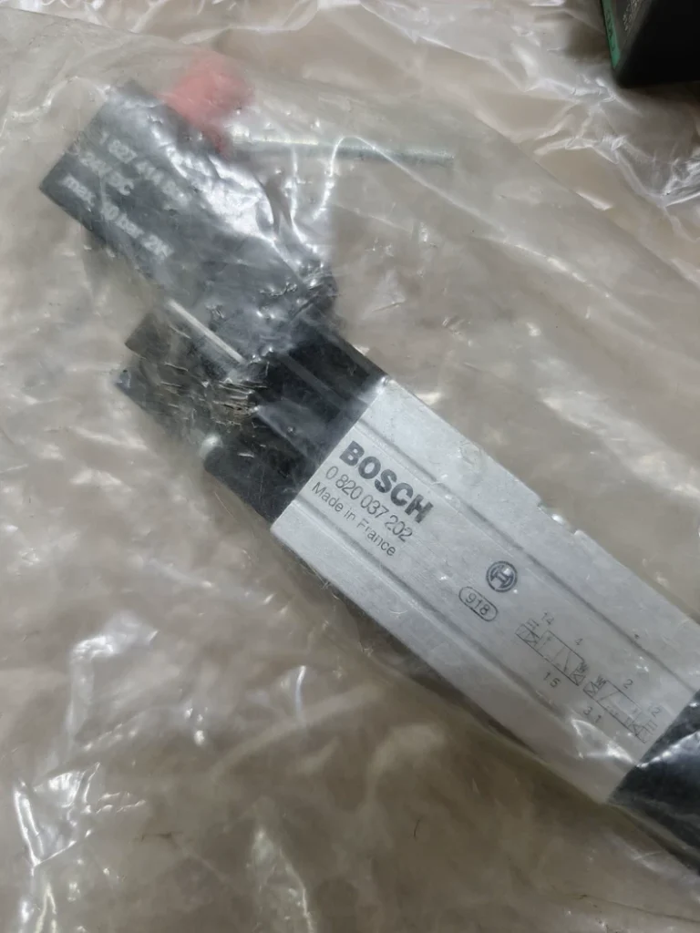Bosch Rexroth Solenoid Valve 0820037202 thumbnail
