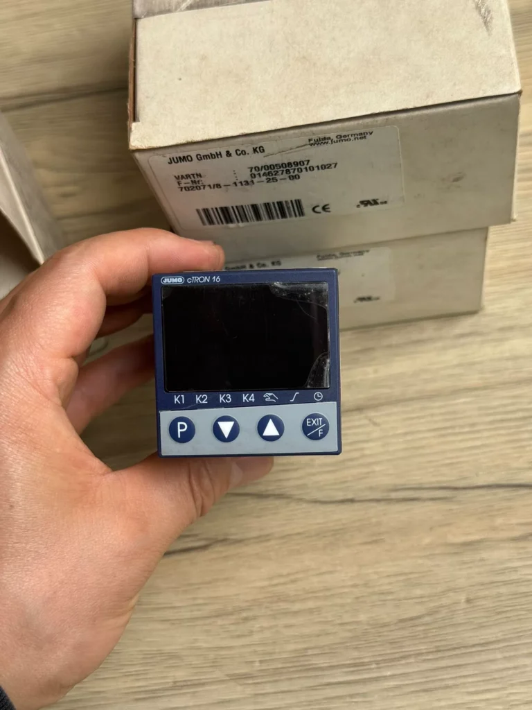 JUMO 702071/8-1131-25-00 Controller