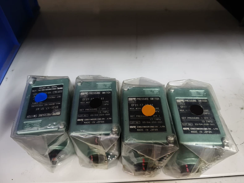 SR Pressure Switch EF21-17.1F-A1 thumbnail