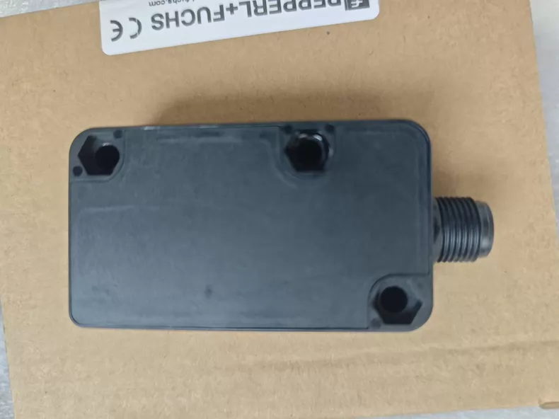 Pepperl+Fuchs Photoelectric Sensor RL31-8-1200-RT/73C/136 thumbnail