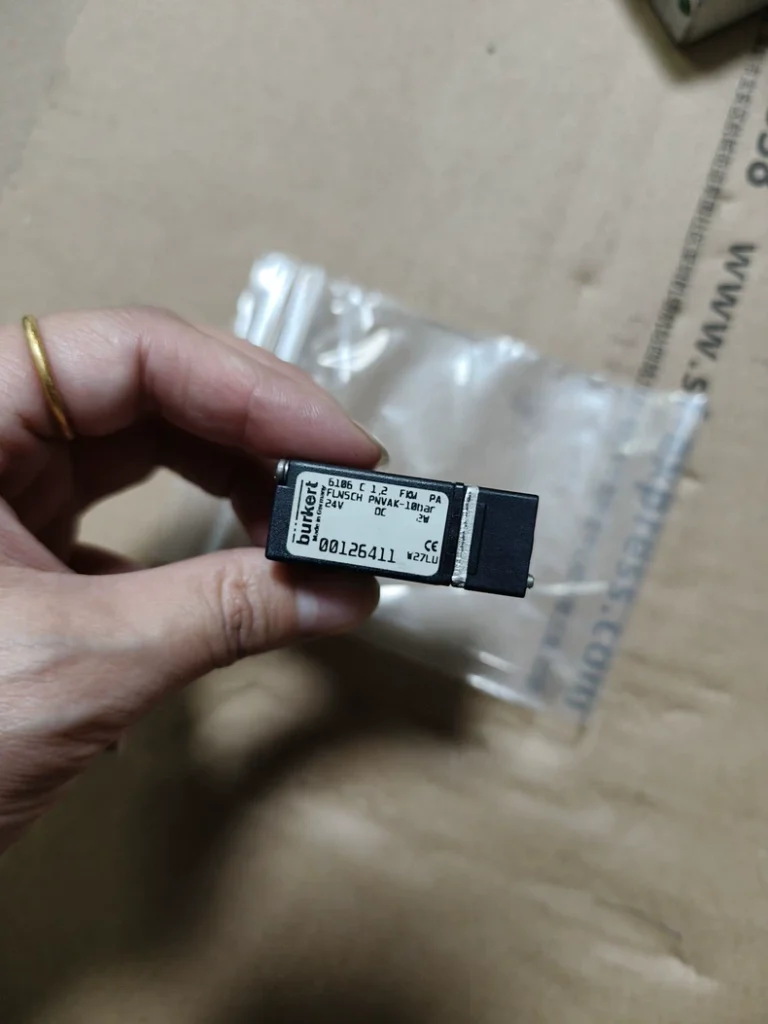 Bürkert Solenoid Valve 6106C / 00126411