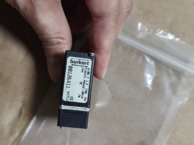 Bürkert Solenoid Valve 6106C / 00126411 thumbnail