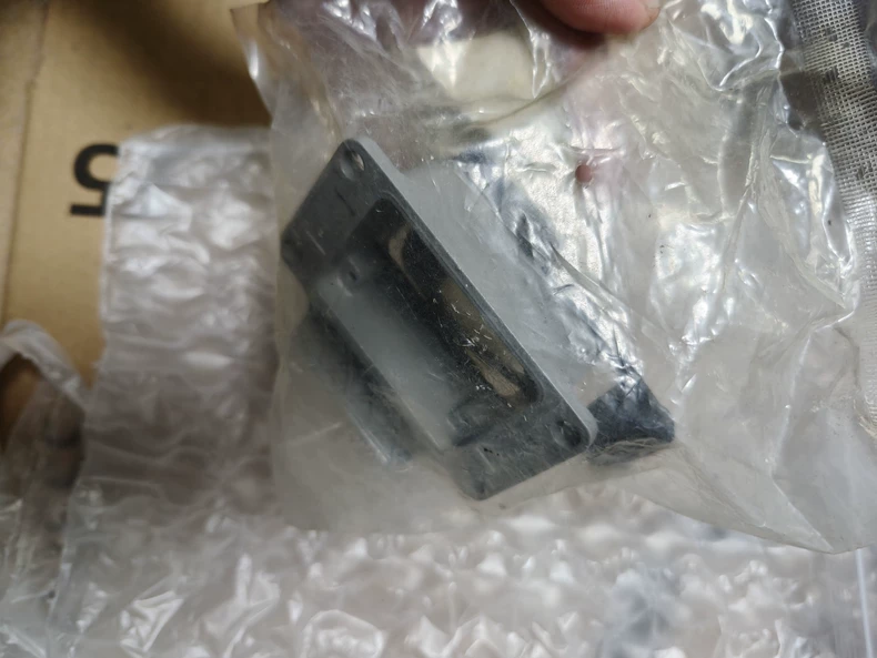 HARTING Heavy-Duty Connector Housing 09300060301 thumbnail