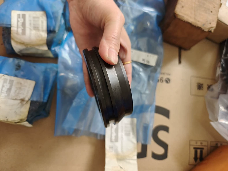 Parker Plunger Pump Spacer 35036416 thumbnail