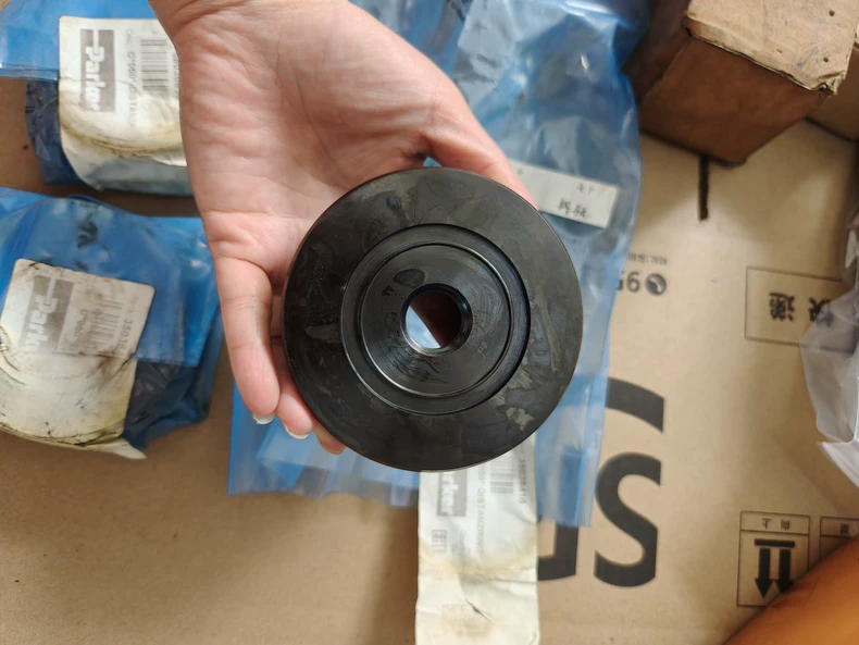 Parker Plunger Pump Spacer 35036416 thumbnail