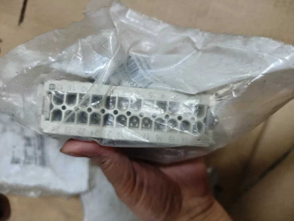 HARTING Connector HAN 24E-BU-S thumbnail
