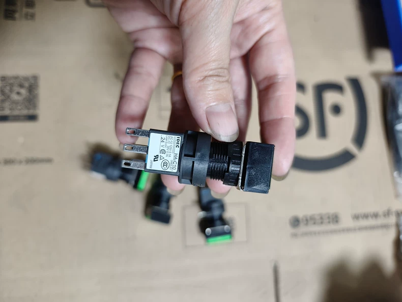IDEC Machine Tool Pushbutton Switch HA-C10 thumbnail