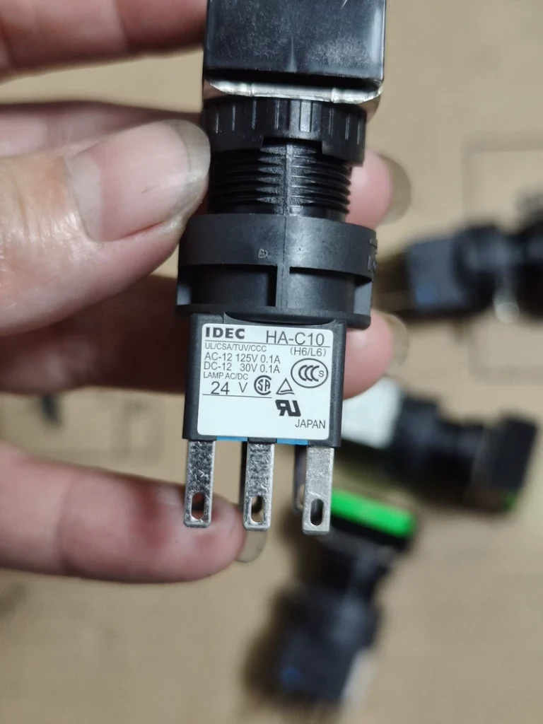 IDEC Machine Tool Pushbutton Switch HA-C10 thumbnail