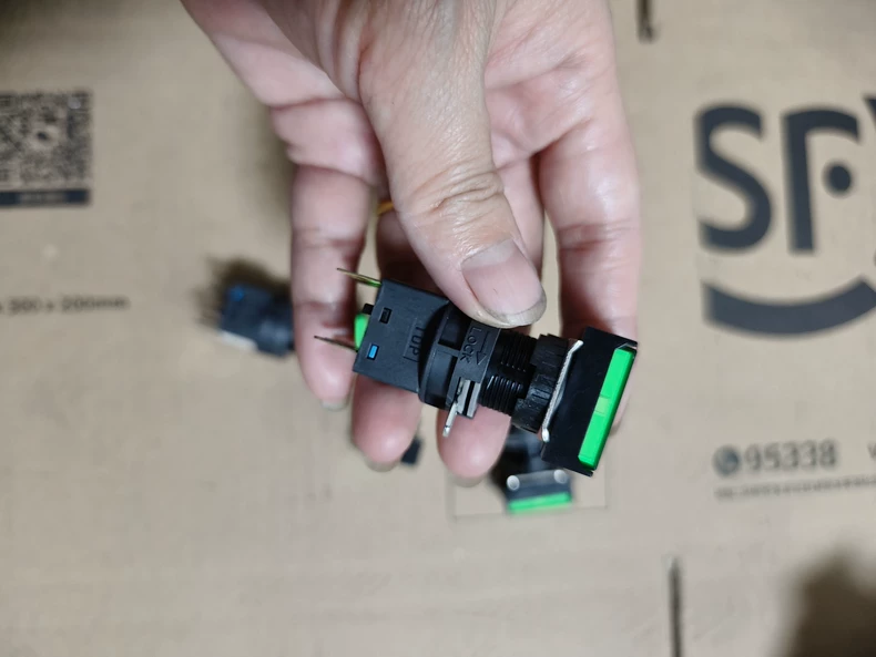 IDEC Machine Tool Pushbutton Switch HA-C10 thumbnail