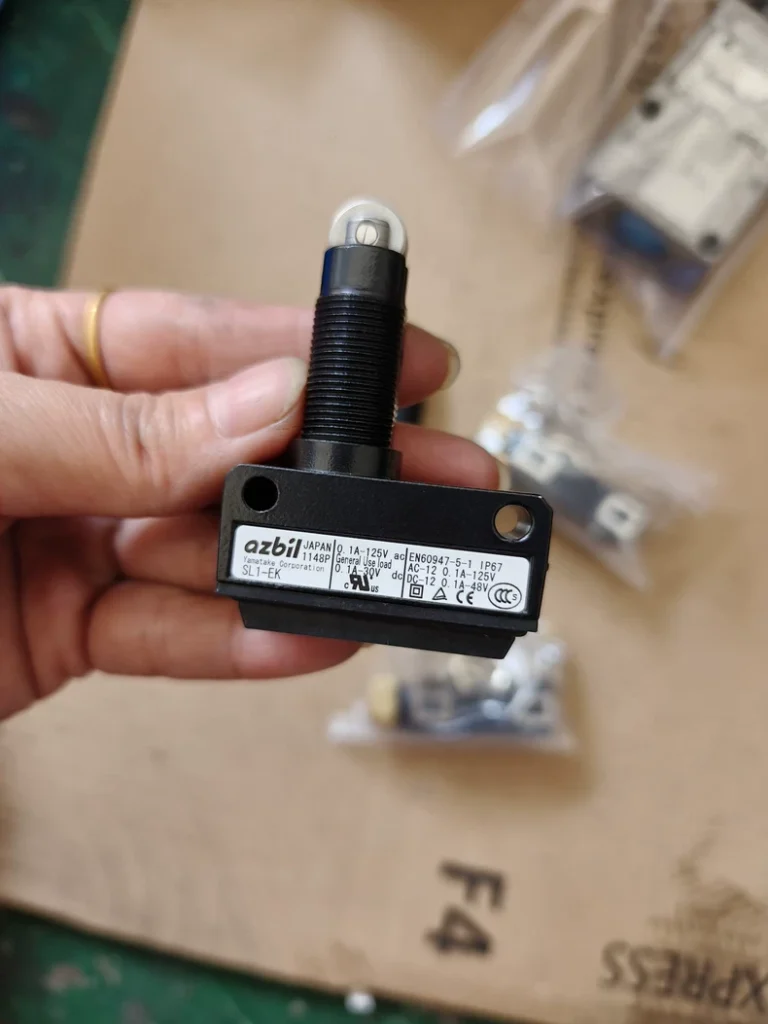 Azbil Micro Limit Switch SL1-EK thumbnail