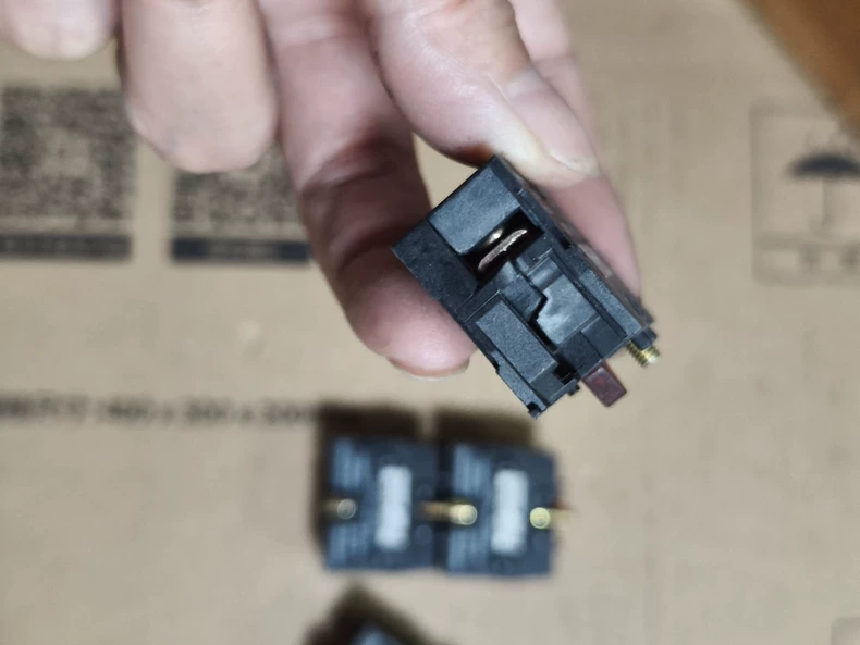 IMCOR Pushbutton Contact Module ZB2-BE102C thumbnail