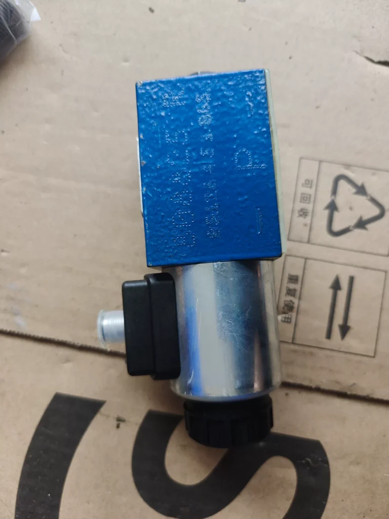 Bosch Rexroth Valve 4WE6D62/EG24N9K72L/V thumbnail