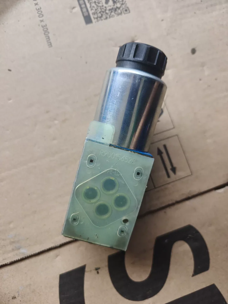 Bosch Rexroth Valve 4WE6D62/EG24N9K72L/V thumbnail