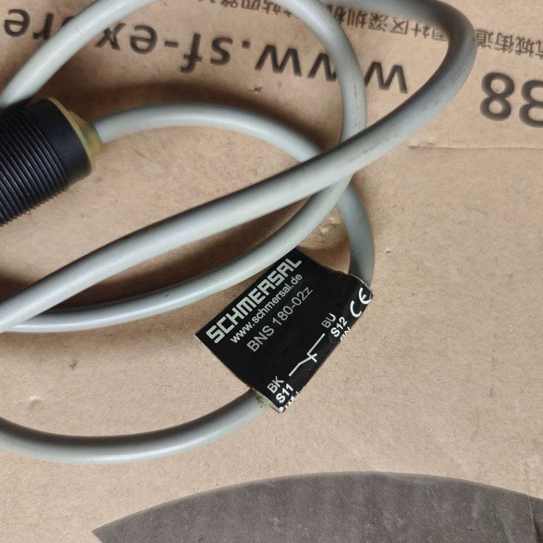 Schmersal Magnetic Safety Sensor BNS 180-02Z thumbnail