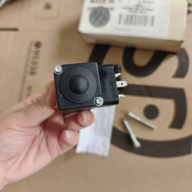 ASCO JOUCOMATIC Pilot Valve 34900030 thumbnail
