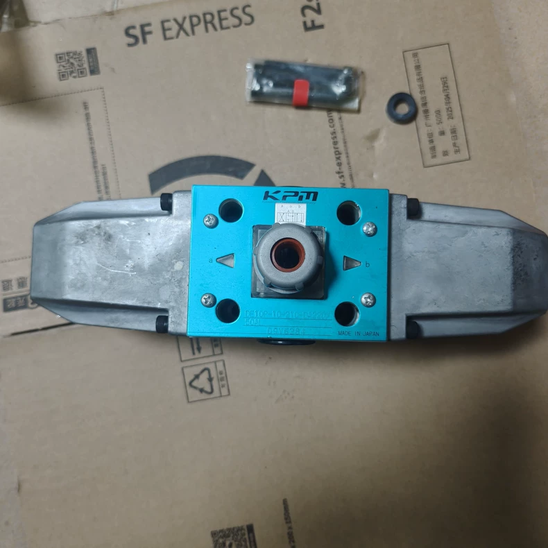 KPM Kawasaki Solenoid Directional Valve DE10P-10-210-DA220/5