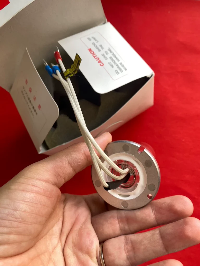 Hamamatsu Photonics Deuterium Lamp L6302-53 thumbnail