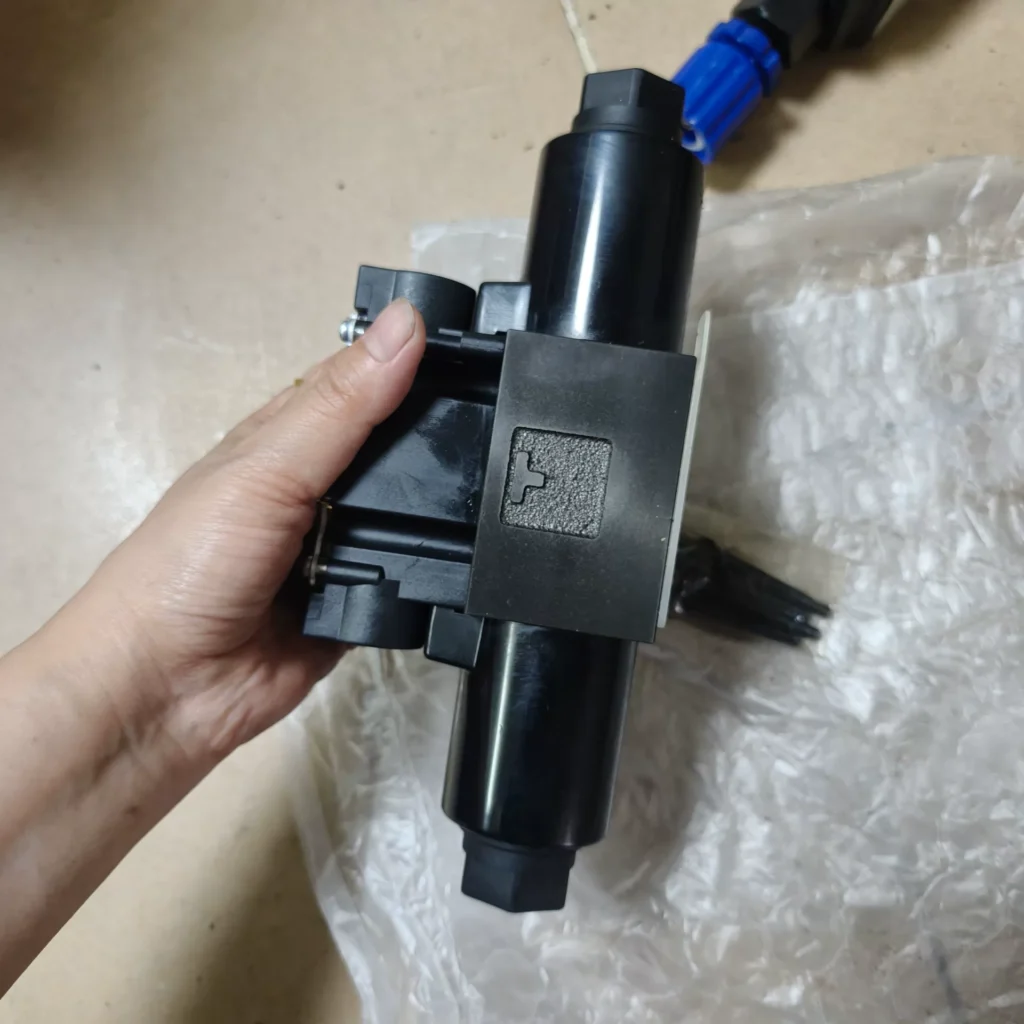 YUKEN Valve E-DSG-01-2D2-D24 thumbnail