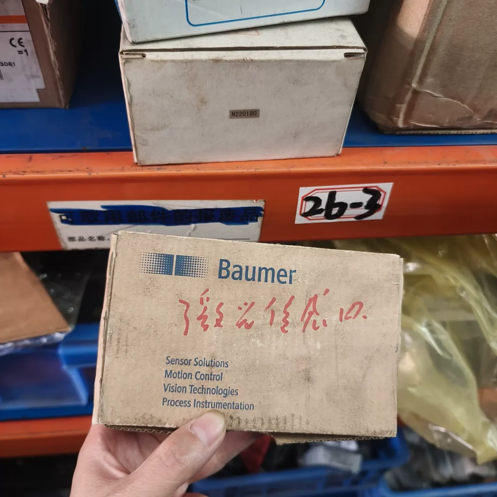Baumer Photoelectric Sensor OADM 20I4570/ thumbnail
