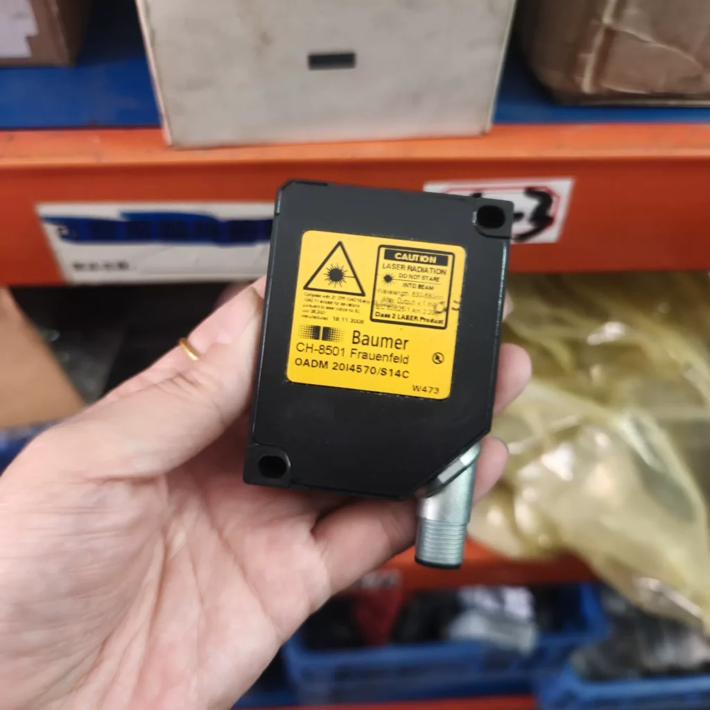 Baumer Photoelectric Sensor OADM 20I4570/ thumbnail