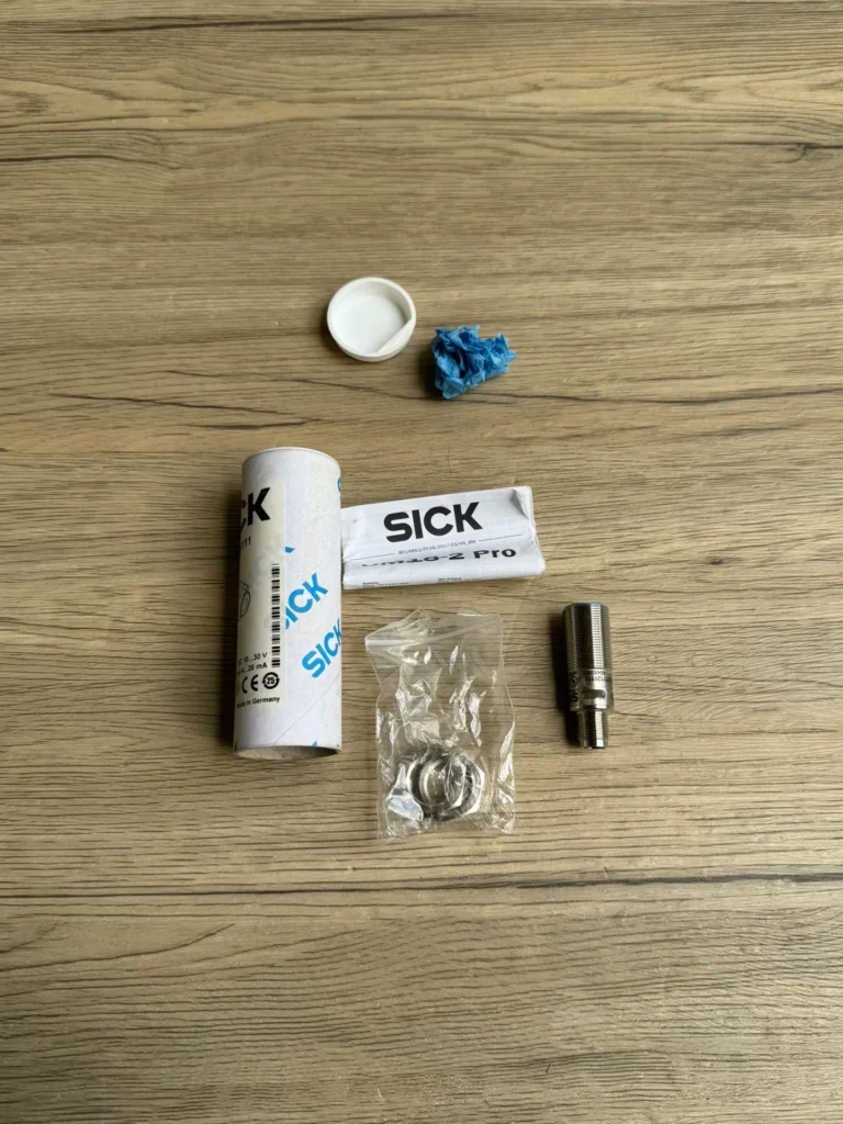 SICK UM18-211126111 Sensor thumbnail