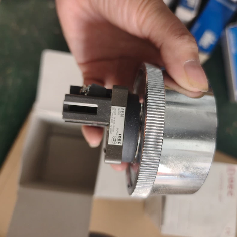 IDEC Guarded Selector Switch ABN4F20B thumbnail