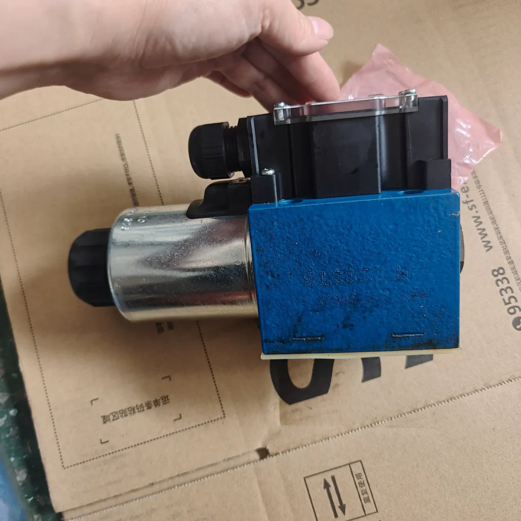 Bosch Rexroth Valve R900971372 thumbnail