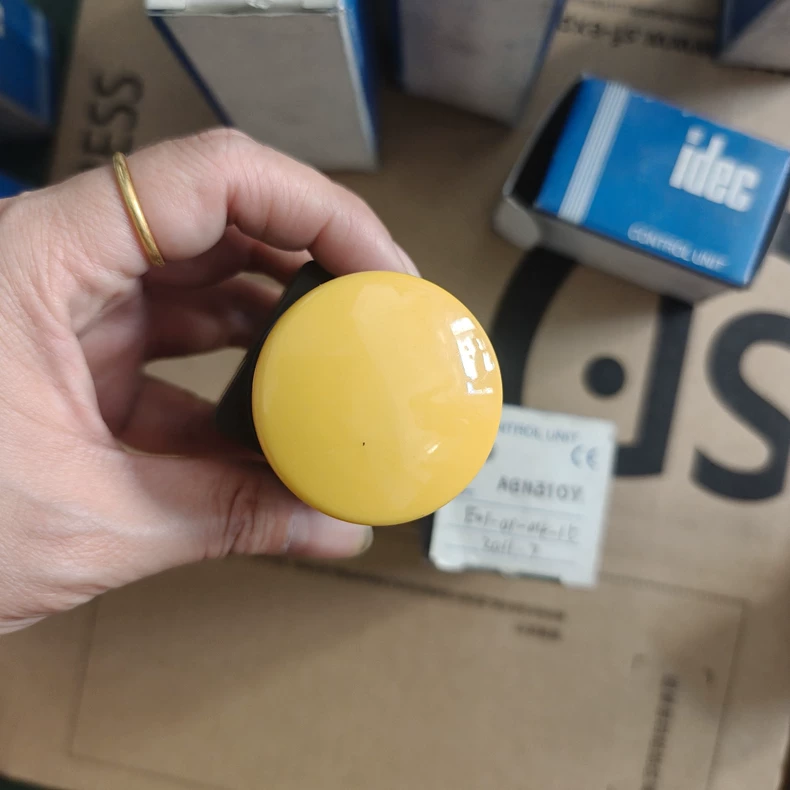 IDEC Pushbutton Switch ABN310Y thumbnail
