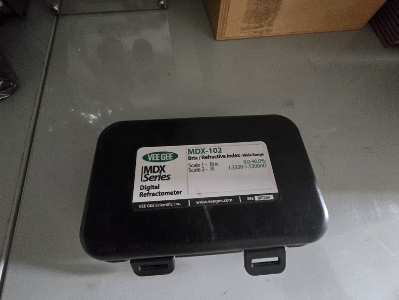 VEE GEE MDX102 Refractometer