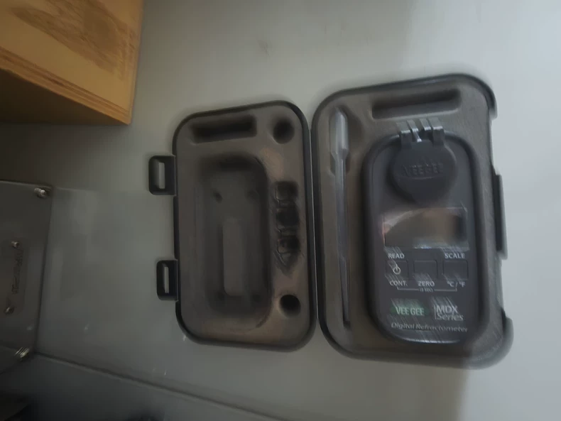VEE GEE MDX102 Refractometer thumbnail