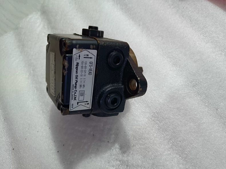 NIPPON OIL PUMP 12K-8R-07-16 Pump