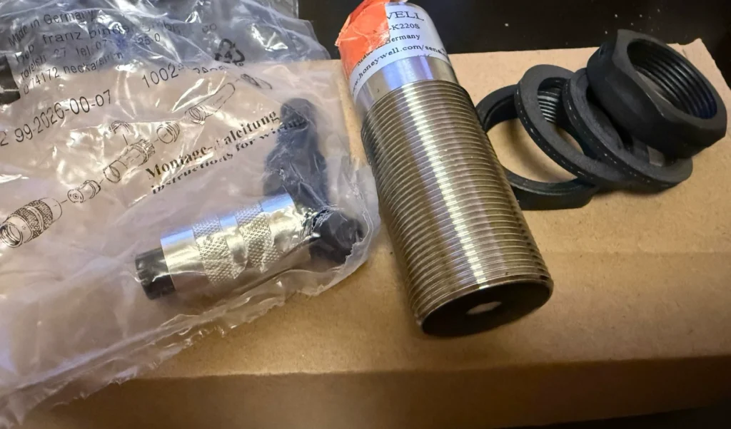 Honeywell 942-A4M-2D-K220S Sensor thumbnail