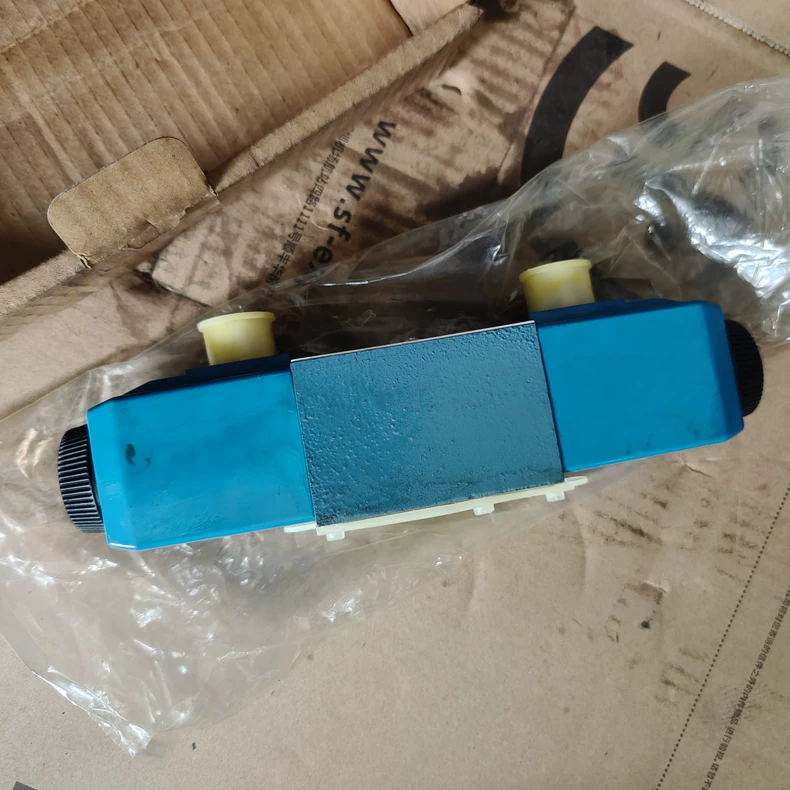 Vickers Solenoid Valve DG4V-3-6C-M-U-H7 thumbnail