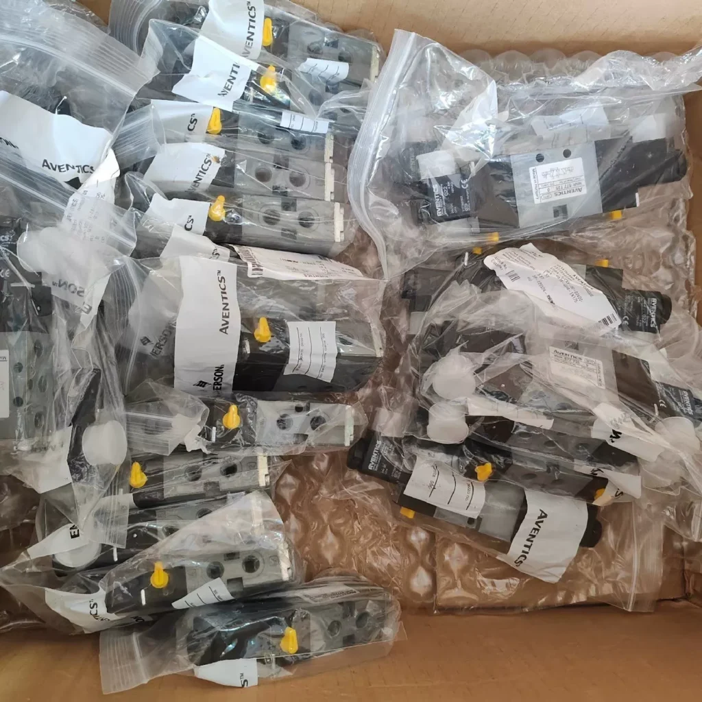 Aventics 5772070220 Pneumatic Valve thumbnail