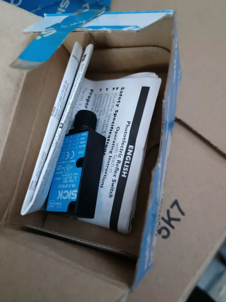 SICK WL9-2P430 Photoelectric Sensor thumbnail